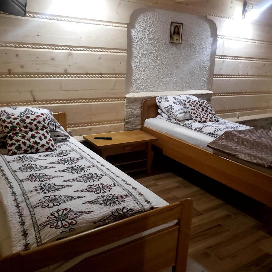 U Huraja Ґронь Екстер'єр фото